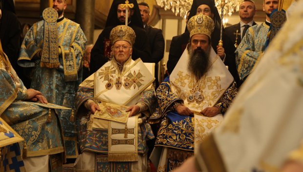 Патриарх Даниил подари на Вселенския патриарх мощи на св. патриарх Евтимий (СНИМКИ)