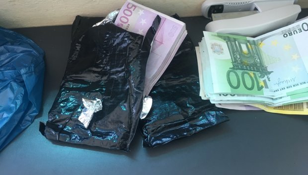 УДАР НАВРЪХ НОВА ГОДИНА: Спипаха скрита валута за над 117 000 лева на Калотина