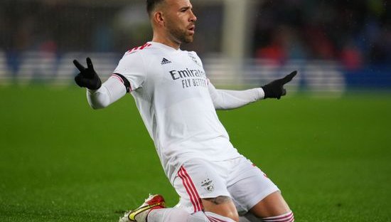 Барселона взима 37-годишен световен шампион