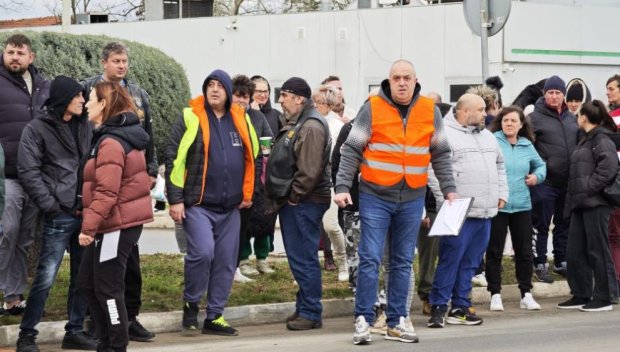 Протест за двойно убийство на пътя блокира Нова Загора
