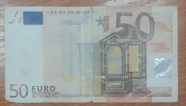 Жена плати битовите си сметки с подправена банкнота с номинал от 50 евро