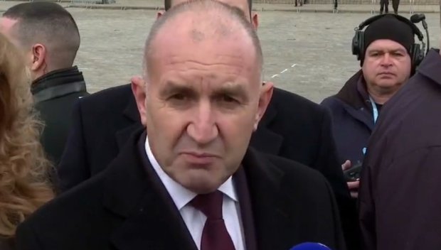 Радев се издаде за партията - пак усуква за първия мандат