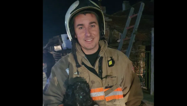 Огнеборец спаси живота на жена и малко кученце в Раковски