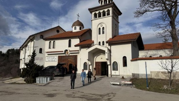 Мощите на Света Петка Българска освещават мястото на Клисурския манастир край Банкя