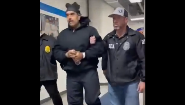 Показаха ВИДЕО с окования с белезници Мадуро