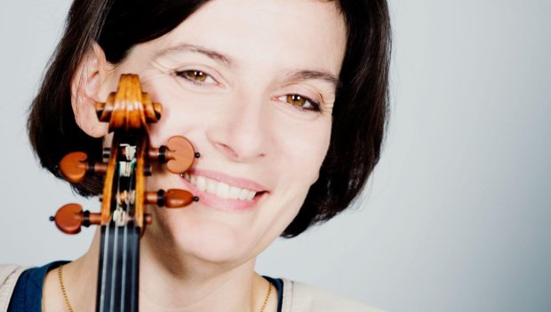 Една българка получи най-специалния букет - препълнена зала я аплодира на крака