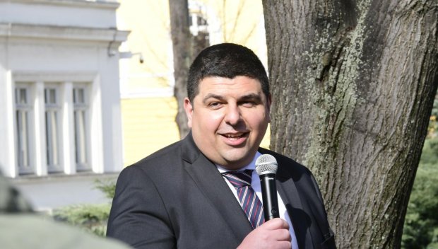 Иво Оземпика, слугата на оръжейния бос Николай Гигов, онемя за спекулата с цените