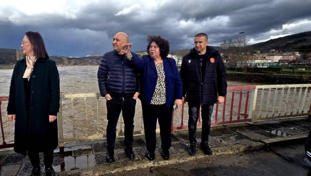 ОТ ПОСЛЕДНИТЕ МИНУТИ! След заръката на Пеевски: Специализирана техника вече помага на община Крумовград. Зам.-председателите на ДПС започват обход на най-компрометираните участъци (СНИМКИ)