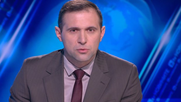 Златимир Йочев се появи на екран точно за 8 минути - разчувства се заради Димитър Пенев и заради късния час, но удобно забрави за Цънцарова