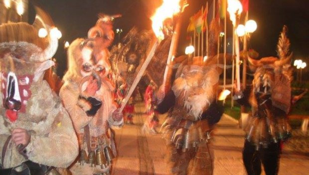 Над 13 000 участници от страната и чужбина дефилираха в Перник за закриването на фестивала „Сурва“