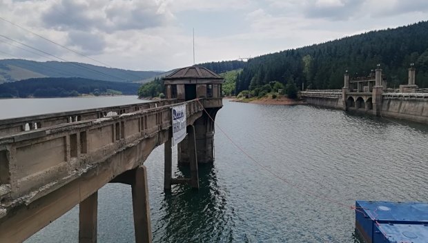 Спряха източването на язовир Студена“ заради скъсана дига