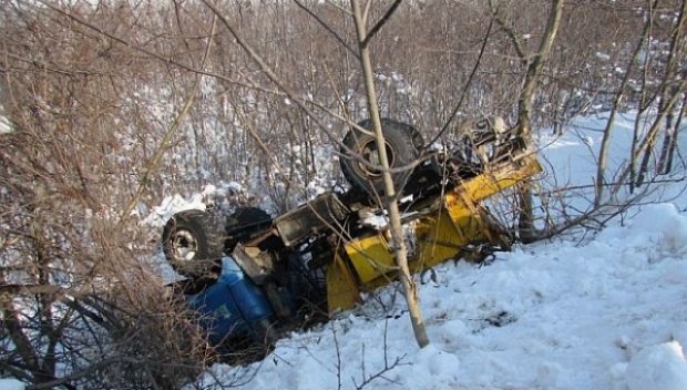 Камион падна в крайпътно дере в Силистренско, шофьорът загина на място
