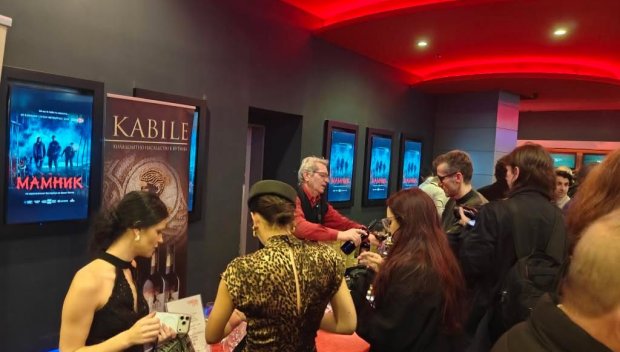 Стотици аплодисменти за премиерата на „Мамник“ (СНИМКИ)