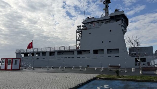 Два турски миночистача акостираха в Бургас