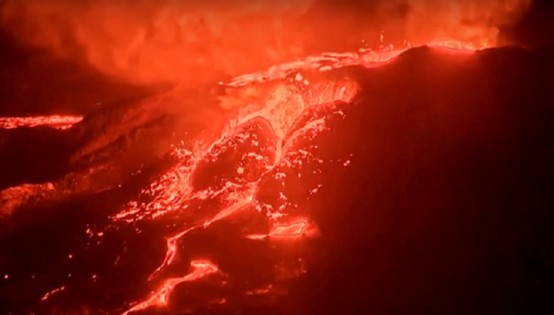 Вулканът Килауеа пак избухна, изхвърли 6-метров фонтан от лава