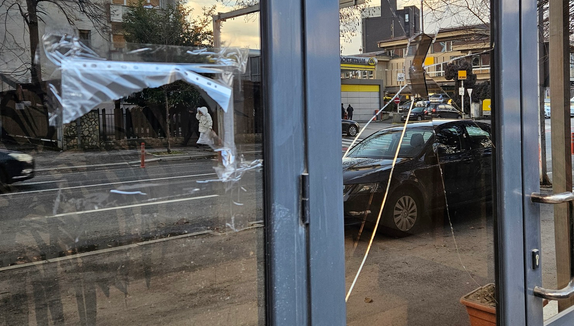 Ето го ВИДЕОТО от атаката над българското посолство в Скопие