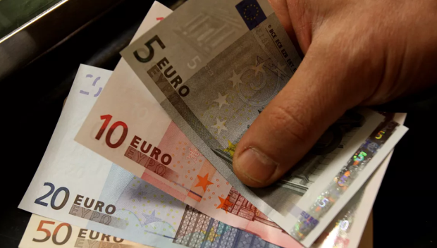 КНСБ за месечната издръжка: €799 за работещ и €1438 - за семейство с дете