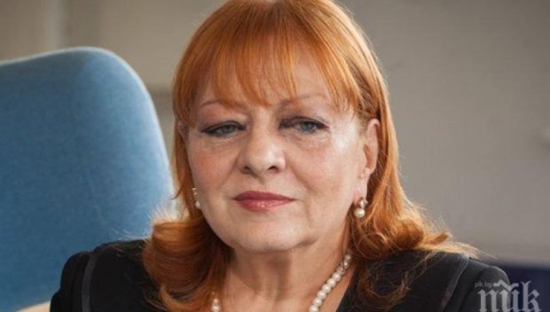 САМО В ПИК И РЕТРО: Богдана Карадочева обмени левовете в евро - такси я чака цял час пред банката (ПАПАРАШКИ СНИМКИ)