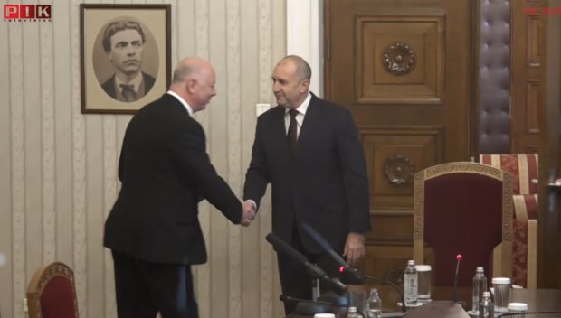 ПЪРВО В ПИК TV! БЕЗ ИЗНЕНАДИ! Росен Желязков взе мандата от името на ГЕРБ и го върна мигновено: Изборите трябва да се насрочат възможно най-скоро (ВИДЕО)