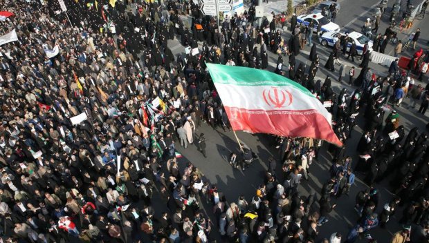 Синът на сваления ирански шах призова протестиращите към превземане на големите градове