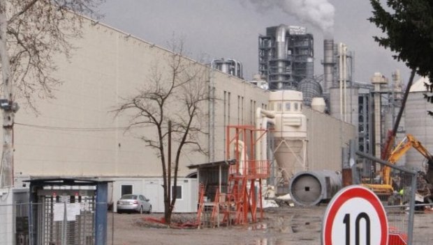 Обрат по казуса Кроношпан: Съдът спря решението за прекратяване дейността