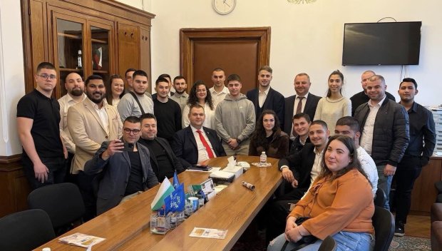 Делян Пеевски се срещна с млади хора от Стара Загора (СНИМКИ)