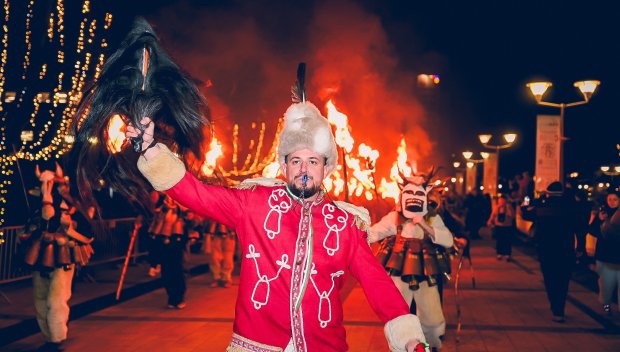 Светът се събира за международния маскараден фестивал в Перник - градът се превърна в зимен Рио де Жанейро (СНИМКИ)