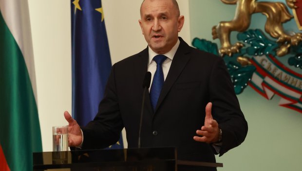 ОТ ПОСЛЕДНИТЕ МИНУТИ! Радев внесе оставката си в Конституционния съд