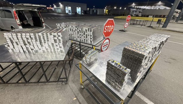 Над 210 000 къса цигари, укрити в мебели, заловиха на Капитан Андреево