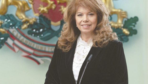 СЛЕД КЛЕТВАТА СИ: Илияна Йотова кани възможните служебни премиери на консултации