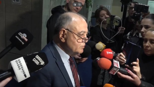 НОВИ ДРАМИ В ППДБ! Ген. Атанасов изпадна в изолация - комуникационен гаф го оставил извън пресконференцията на Мирчев и Василев (ВИДЕО)