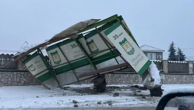 Автобус помете спирка в село до Пловдив, шофьорът избяга