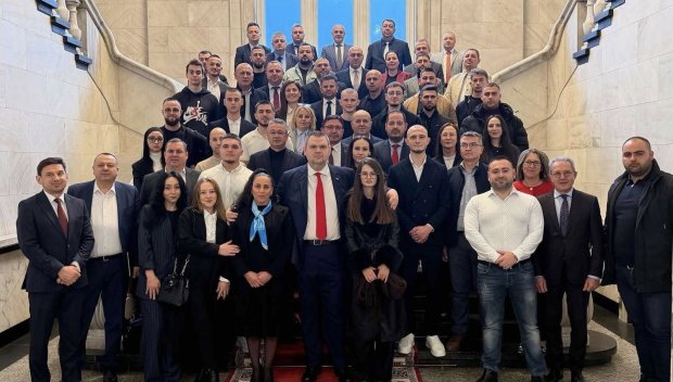 ПЪРВО В ПИК! Делян Пеевски се срещна с младежи от Бургас (СНИМКИ)