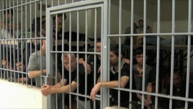 Протест на покрива на затвор: Затворници съобщиха за изтезания и подпалиха матраци във Венецуела