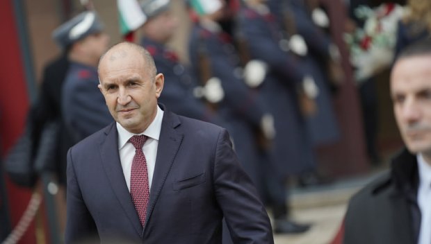 Три въпроса за Румен Радев ВИСЯТ СЪС СТРАШНА СИЛА