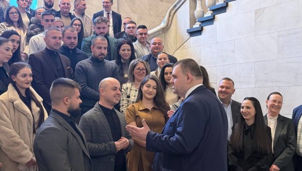 ПЪРВО В ПИК! Делян Пеевски се срещна с младежи от Благоевград (СНИМКИ)