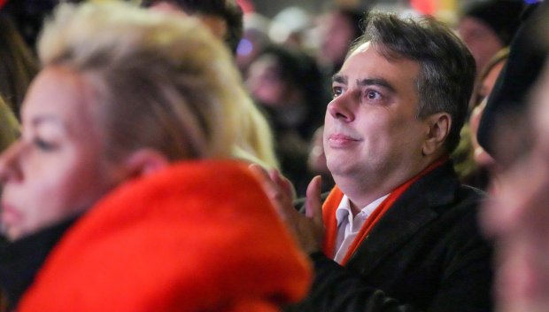 ИНТРИГАТА СЕ ЗАПЛИТА: Кой сплаши префърцунения Асен Василев?