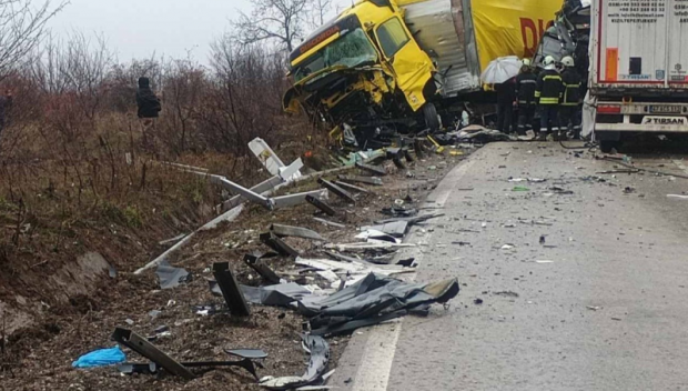 Безразсъден турски шофьор загина в свирепа катастрофа на Е-79