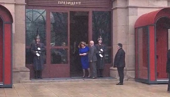 Илияна Йотова посрещна Димитър Радев в президентството
