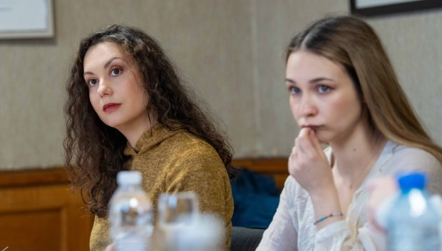 БАЩАТА Е ТАЙНА: Ново бебе се задава в Народния театър