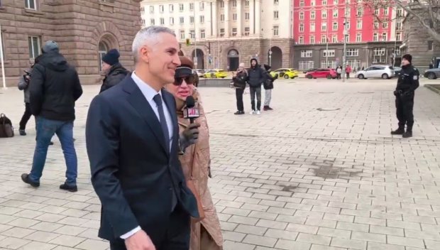 Колтуклиева го разсипа: Гюров е безочлив и безсрамен голф-инструктор на богаташи, който се прави на международен фактор. Тепегьоз