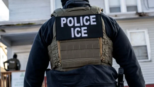 Отстраниха двама агенти, за които се твърди, че са стреляли по Алекс Прети в Минеаполис