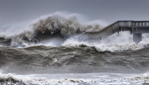 Вълни до 4 метра се очакват по Черноморието