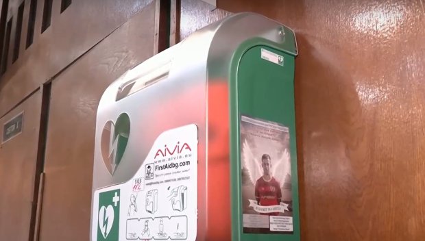 В ПАМЕТ НА АНГЕЛ: Защо родители почетоха паметта на сина си, като закупиха дефибрилатор