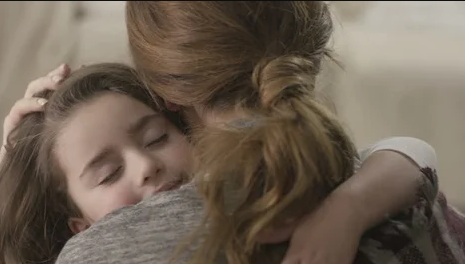 След 7 години раздяла: Българска майка се събра отново с дъщеря си