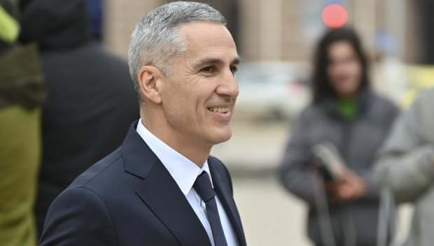 КОТИЛОТО НА ПРЕТЕНЦИОЗНИТЕ НЕМОЖАЧИ: Андрей Гюров е живият пример защо фарсът Домова книга трябва да отпадне от Конституцията