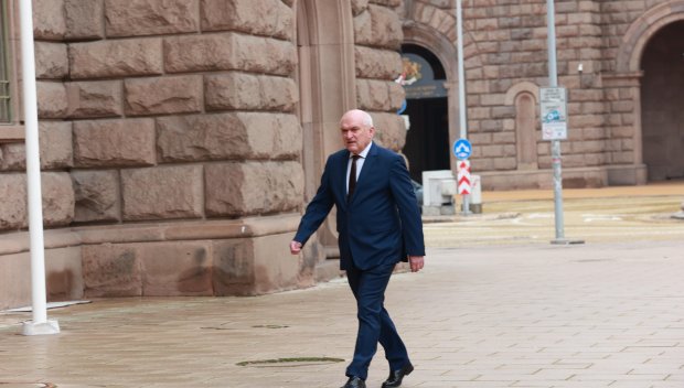 Димитър Главчев пристигна на консултации при Йотова - ще каже ли да за служебен премиер (СНИМКИ)