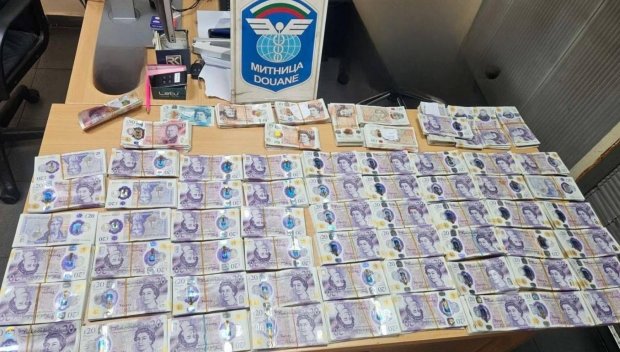 Над 70 000 недекларирани британски лири откриха митничарите на Капитан Андреево (ВИДЕО)