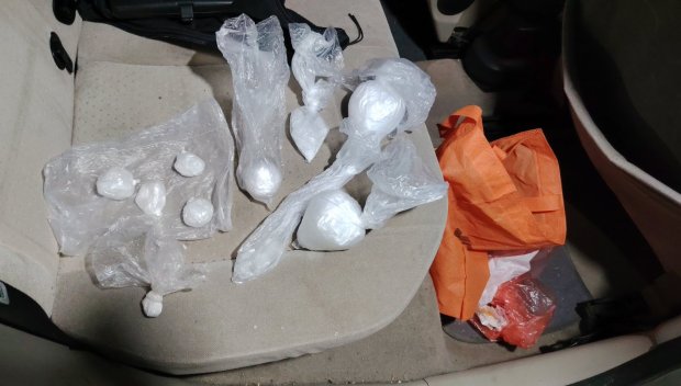 Задържаха дилър с дози наркотик и 20 000 евро (СНИМКИ)