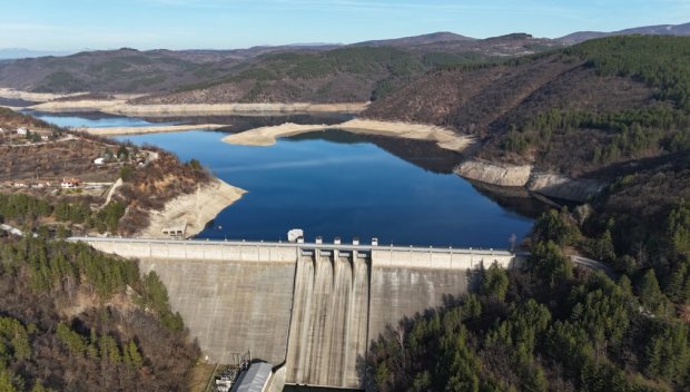 СПЕШНА ИНСПЕКЦИЯ: Язовир Тополница застрашително повишава нивото си
